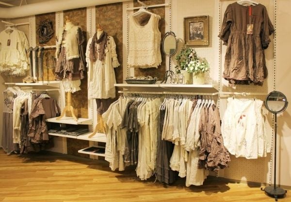 Phong Cách Chụp Ảnh Cho Shop Quần Áo Thu Hút Khách Hàng